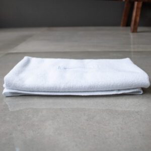 pano-magico-limpa-pisos-light-com-furo-branco-dobrado-a-2026-04-07